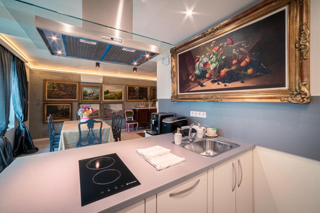 The Gallery Guest House - Garden And Garage 벨리코 터르노보 외부 사진